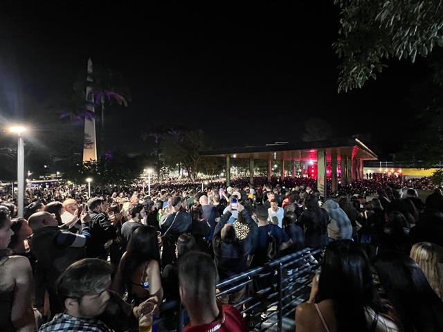 Vanessa da Mata encerra Festival de Inverno de Campina Grande para 25 mil pessoas, público cobra melhorias