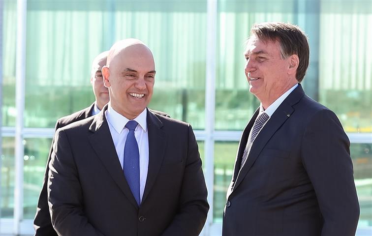 Alexandre de Moraes vota por condenação de Bolsonaro a 43 anos de prisão por tentativa de golpe