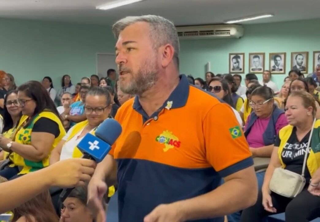 Na manhã desta quinta-feira (18), mais de 100 agentes de saúde de Campina Grande protestaram na Câmara Municipal.