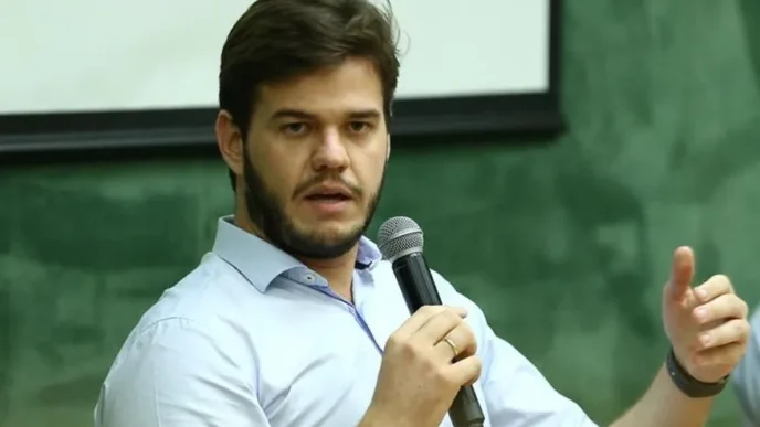 Bruno Cunha Lima veta emenda que garantia pagamento de subvenções a entidades filantrópicas em Campina Grande
