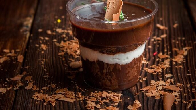 Aprenda a fazer pudim de chocolate sem gelatina, cremoso e fácil.