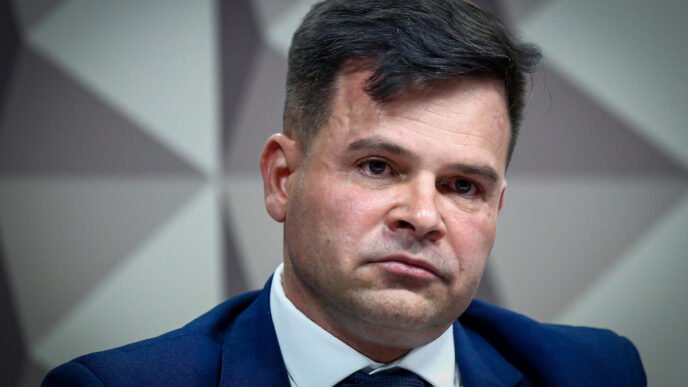 Silvinei Vasques, ex-diretor da PRF, é preso no Paraguai após romper tornozeleira