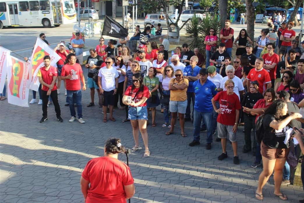 Manifestações em João Pessoa e Campina Grande marcaram os três anos da tentativa de golpe de 8 de janeiro de 2023.