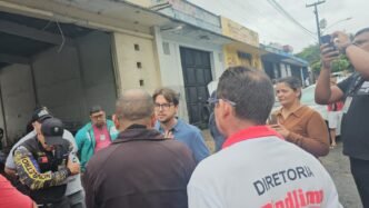 Profissionais contratados para atuar na retirada de peixes mortos e resíduos do Açude Velho afirmam que a Prefeitura de Campina Grande não efetuou o pagamento pelo serviço realizado