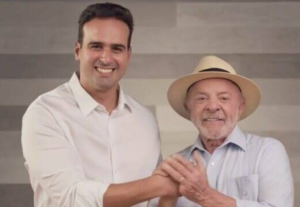 Reeleito governador da Paraíba no primeiro turno, Lucas Ribeiro reafirmou apoio a Lula e destacou parcerias com o governo federal.